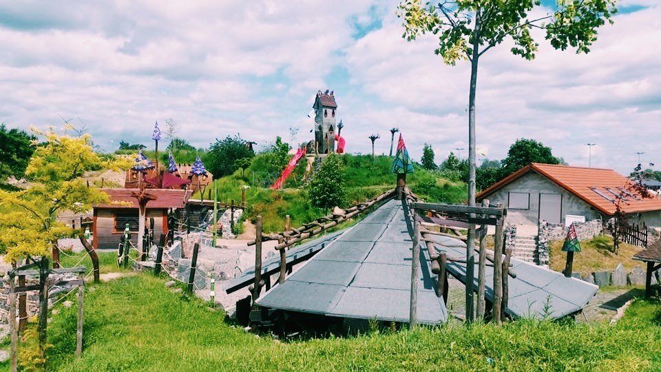 Spielanlage an den Drachenbergen